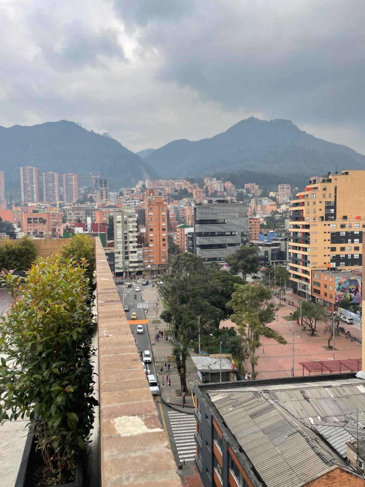 Moderno Apto En Chapinero, Bogota, Junto Al Parque De Hippies *
