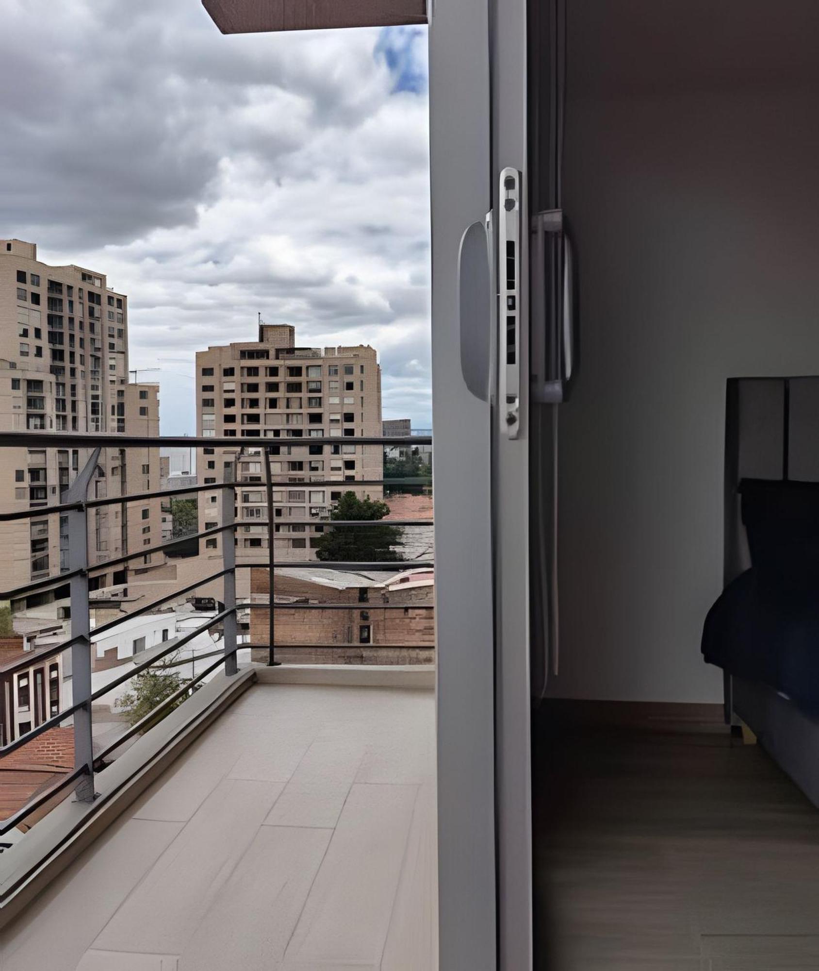 Completo En El Centro De Apartment Bogota
