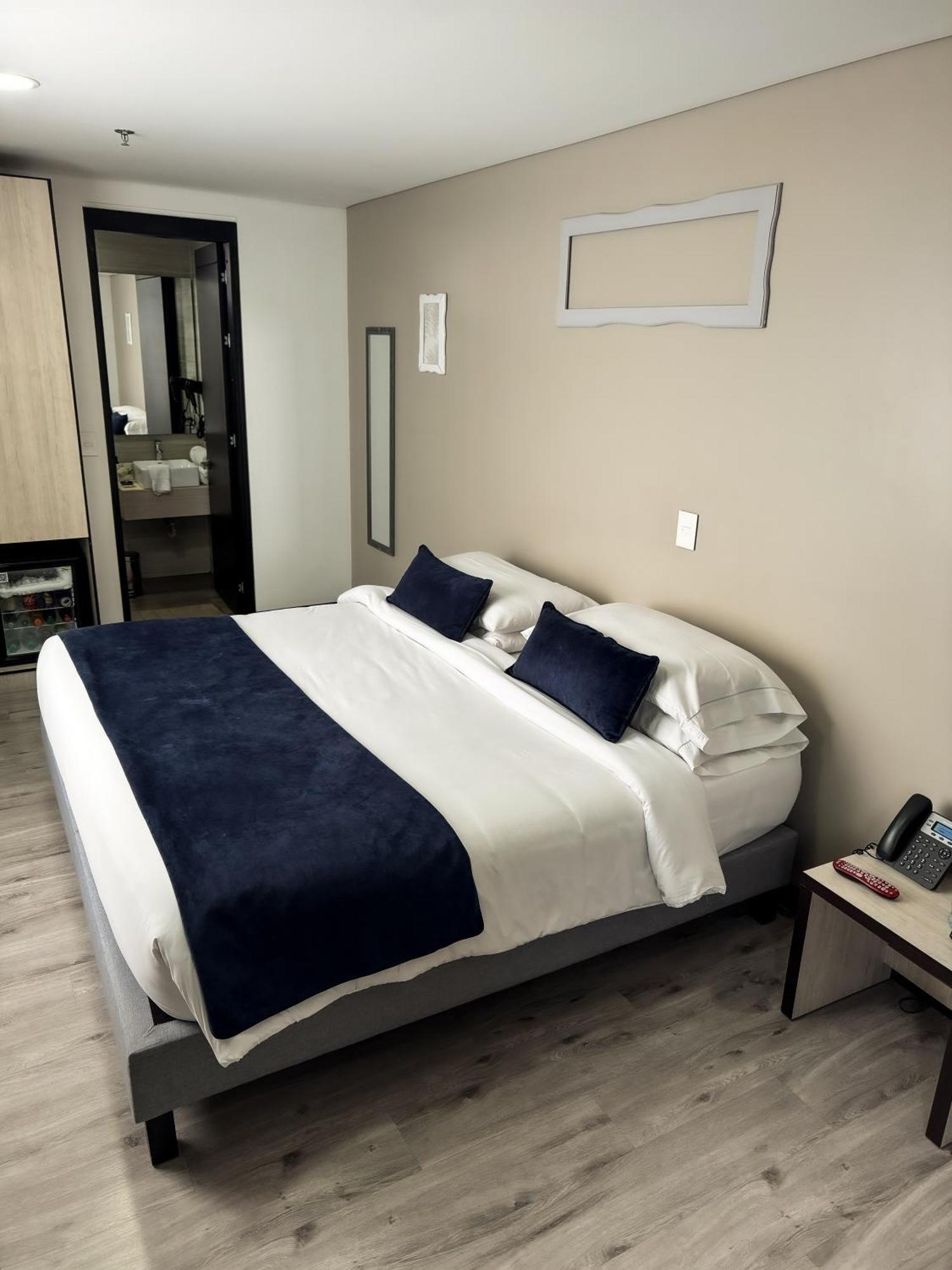 Hotel Wlh Silver Corferias Bogota