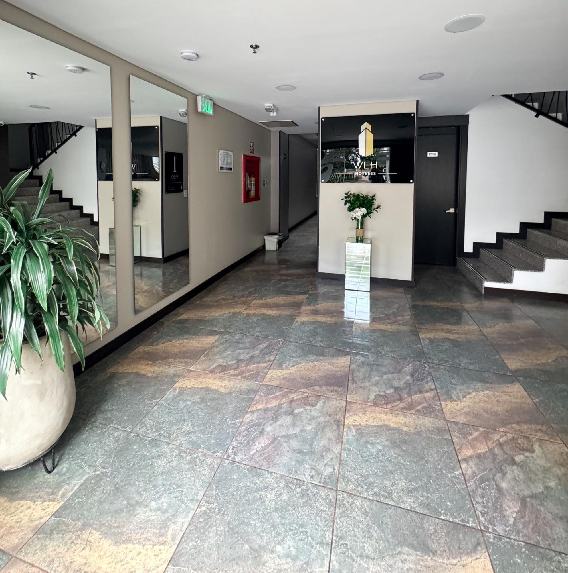 Hotel Wlh Silver Corferias Bogota