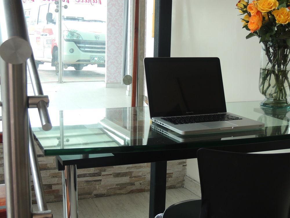 Hotel Titan & Bogota