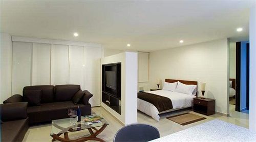 122 Plaza Aparthotel