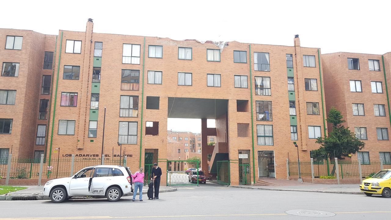 Apartamento Amoblado, Amplio, Ciudad Salitre Colombia Apartment