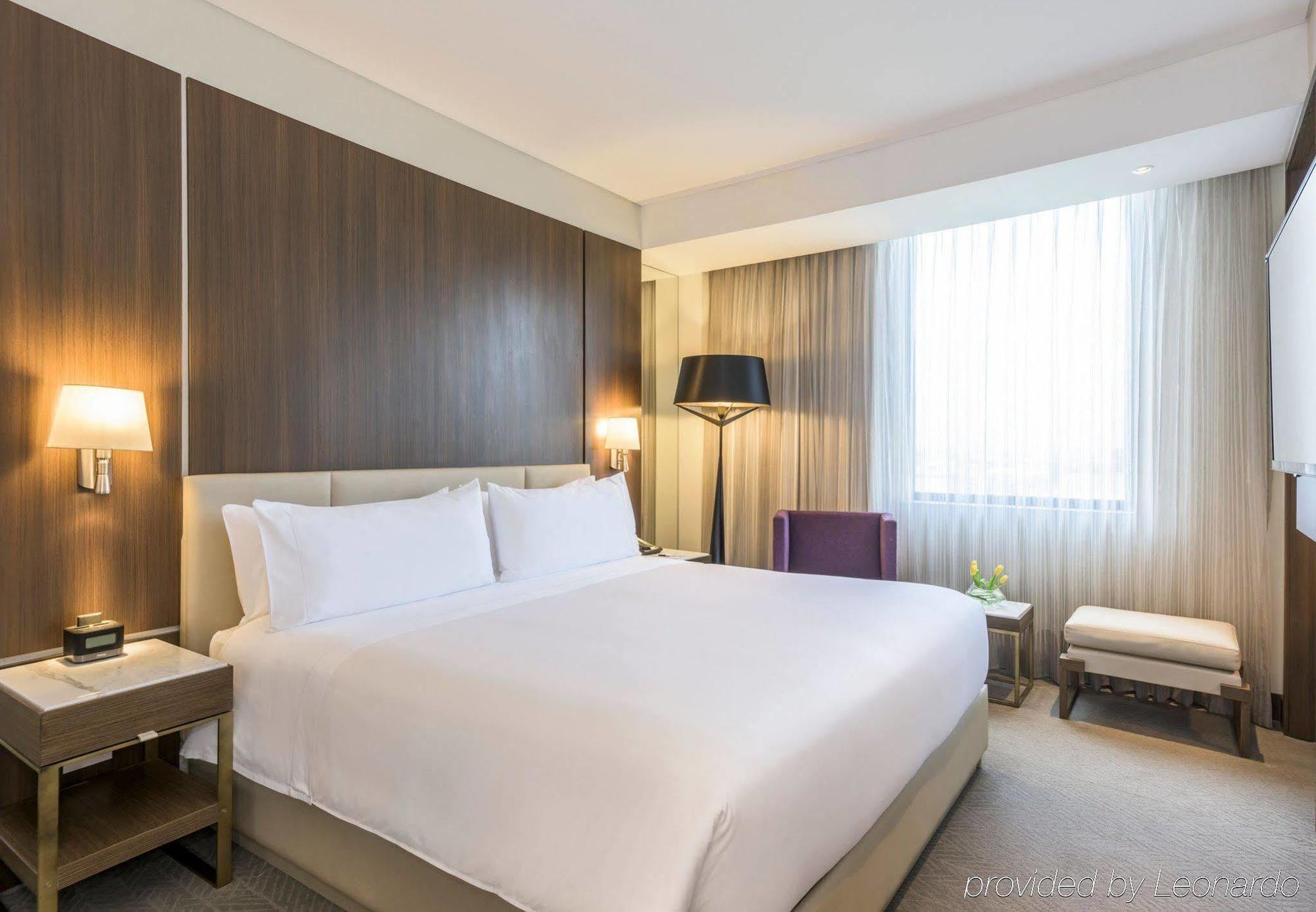 Hotel Courtyard By Marriott Airport