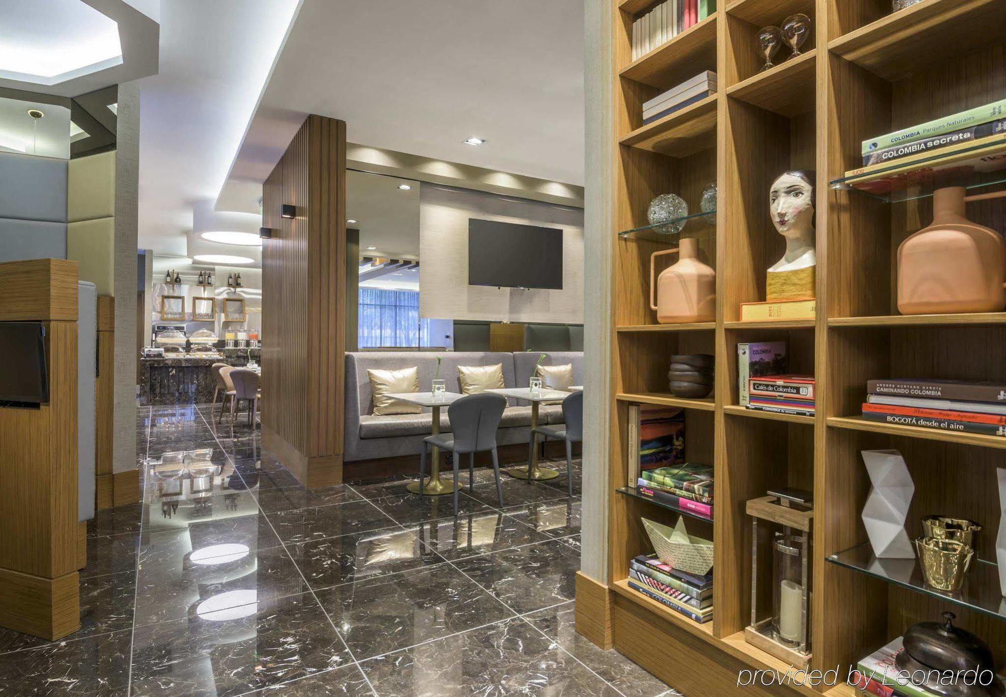 Courtyard By Marriott Airport