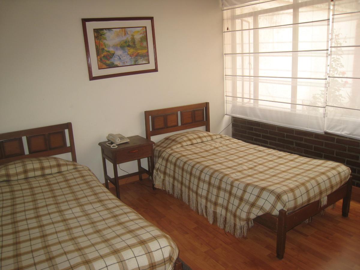 Hostel Arias *
