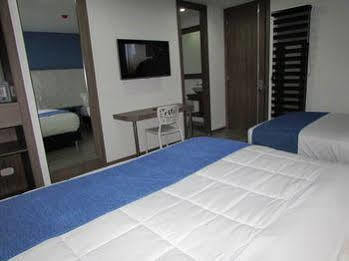 Hotel Aw Hotel Plaza Miranda 3*