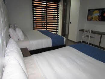 Hotel Aw Hotel Plaza Miranda 3*
