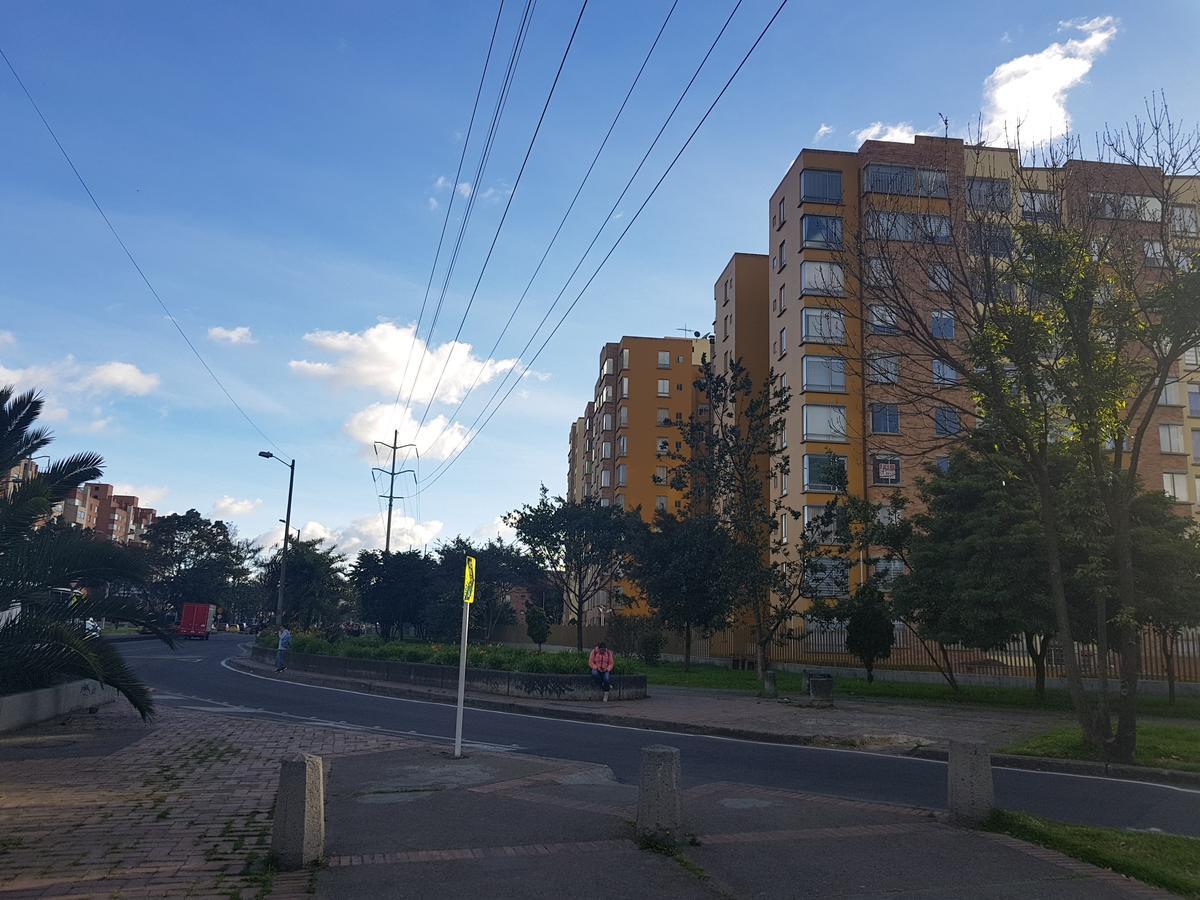 Apartamento Amoblado, Amplio, Ciudad Salitre Colombia * Bogota