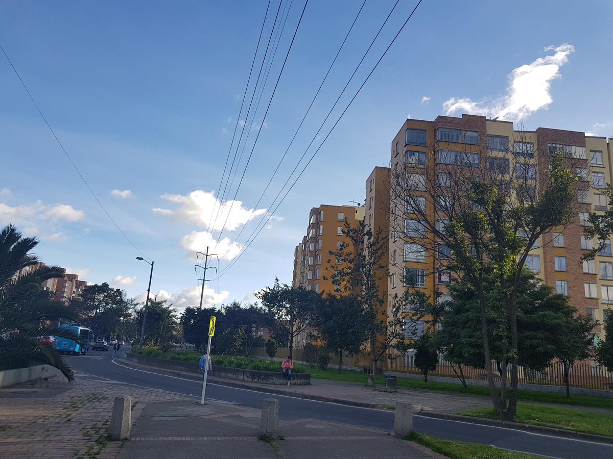 Apartamento Amoblado, Amplio, Ciudad Salitre Colombia Apartment *