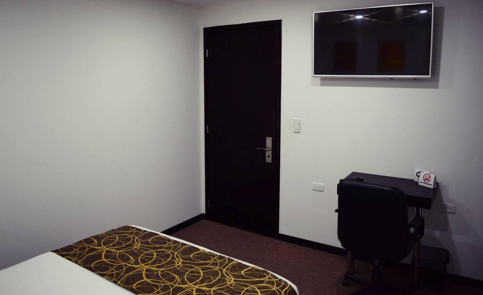 Ayenda 1063 Golden Hotel Bogotá