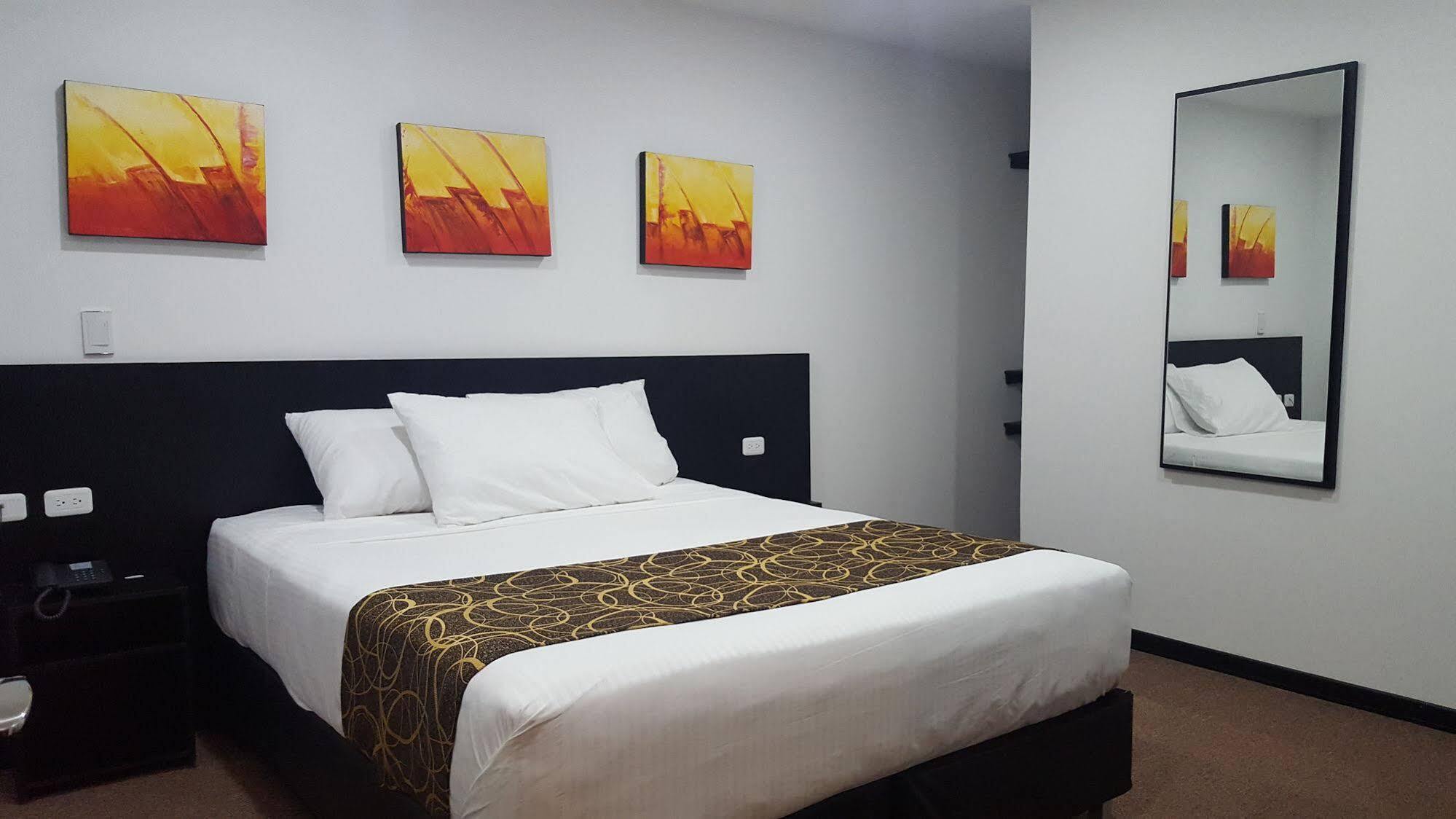 Ayenda 1063 Golden Hotel