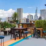 Hostal R10