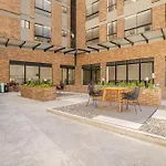 Loft Moderno Con Vista Al Centro Y Monserrate