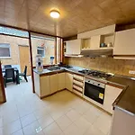 Jacuzzi Portobello Retreat, Trendy Artist House