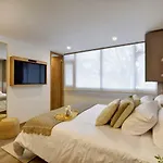 Konrad Suites By Lifeafar