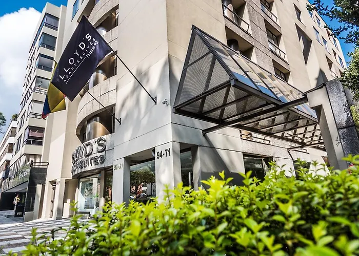 Lloyds Apartasuites Parque 93