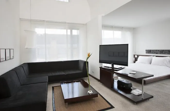 Richmond Suites Hotel