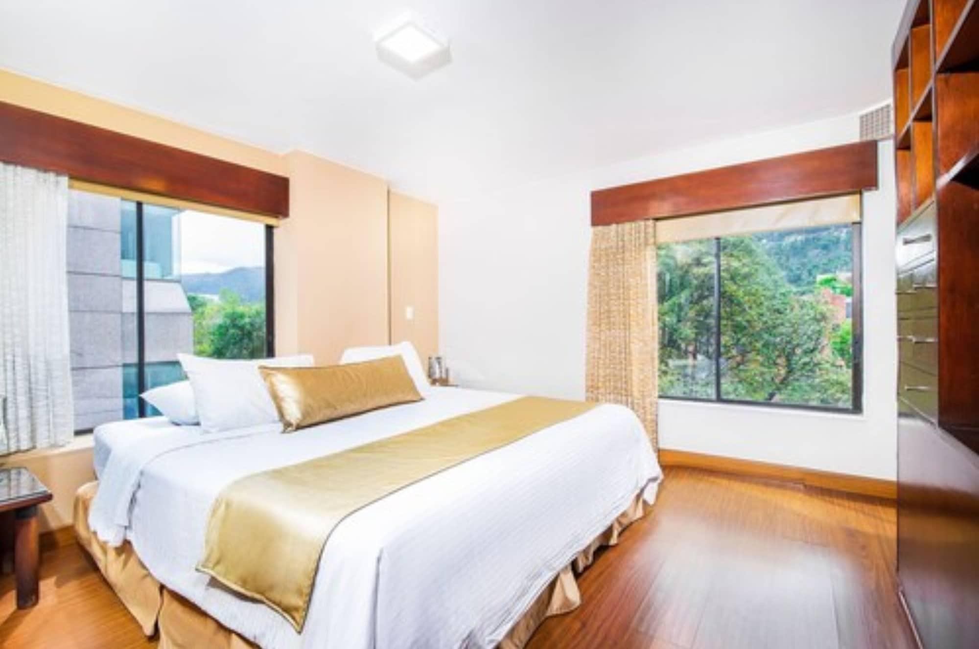Lloyds Apartasuites Parque 93 Aparthotel 4*