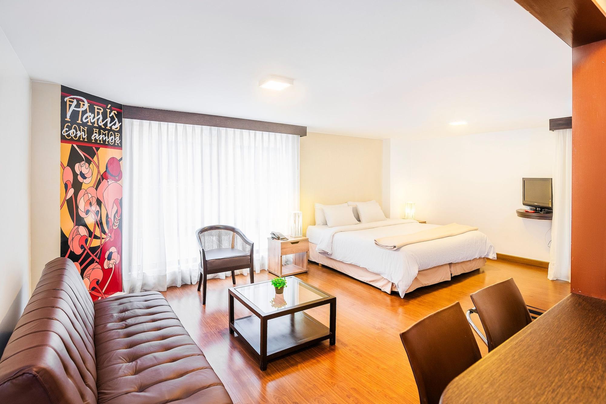 Lloyds Apartasuites Parque 93