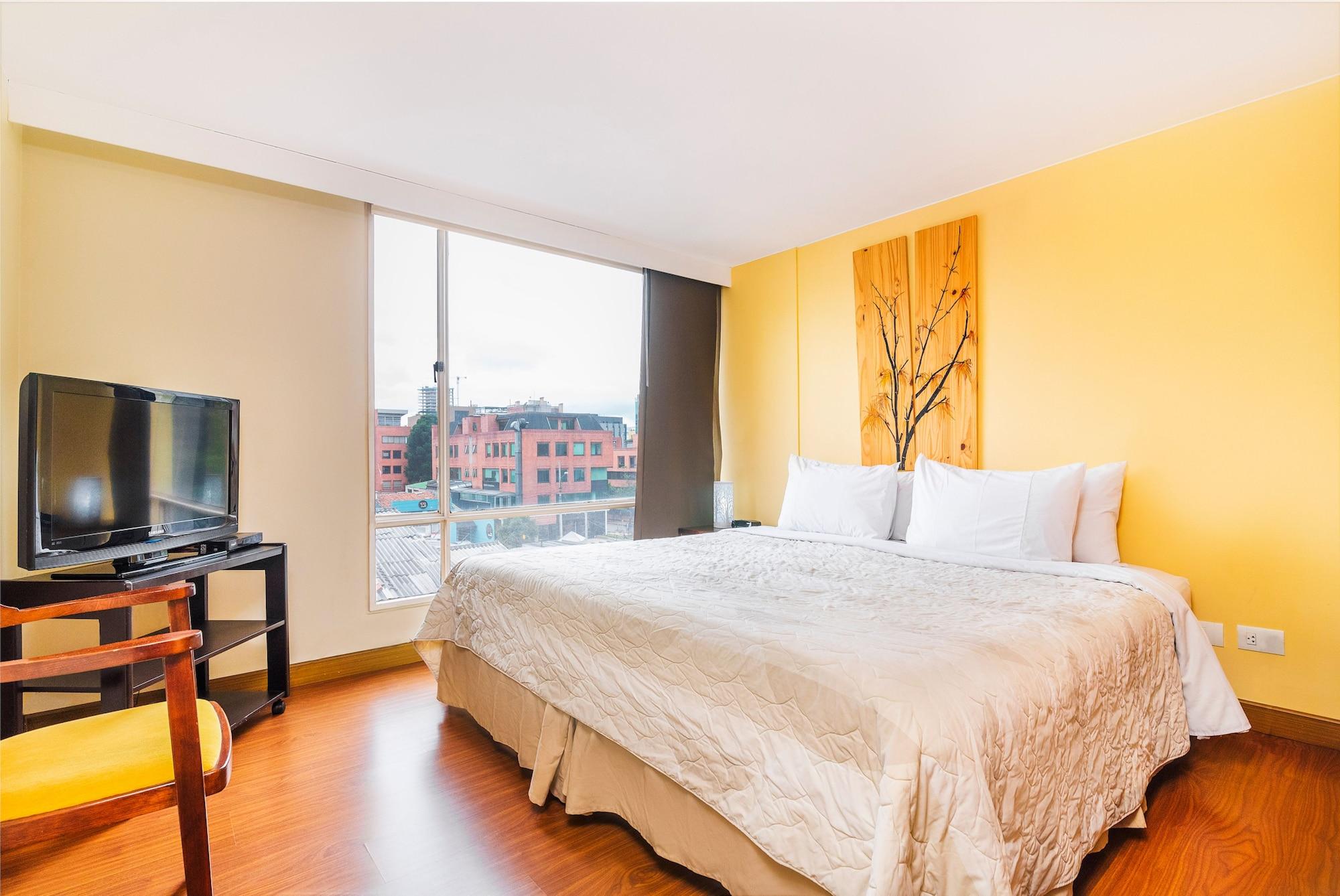 Lloyds Apartasuites Parque 93