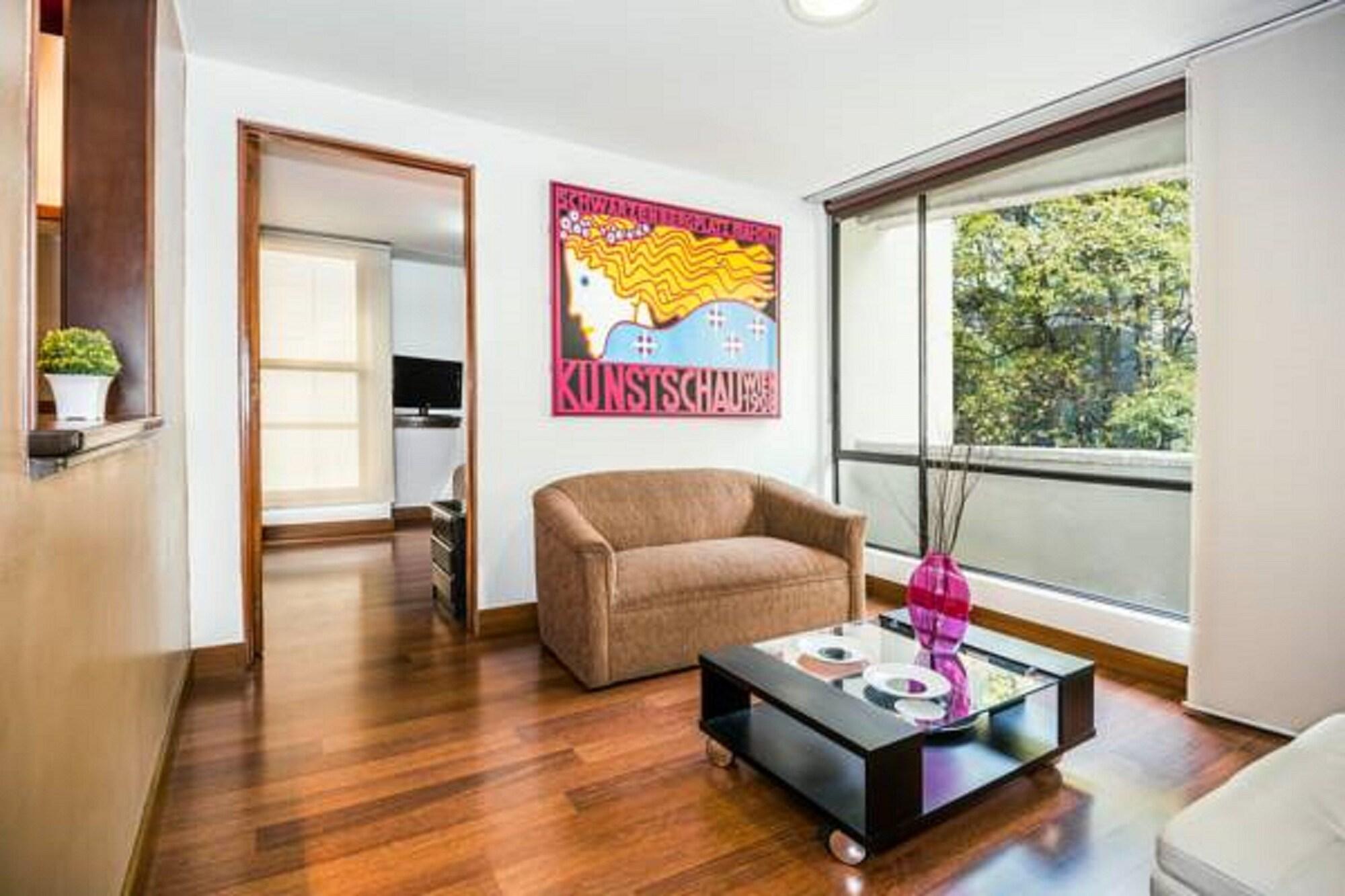 Lloyds Apartasuites Parque 93 Aparthotel