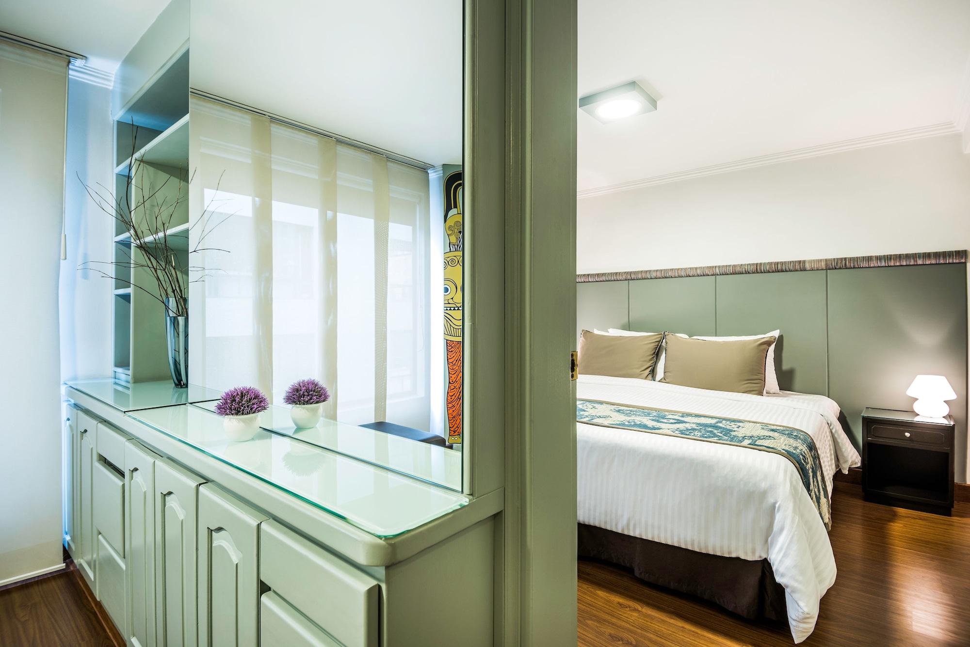 Lloyds Apartasuites Parque 93 Aparthotel