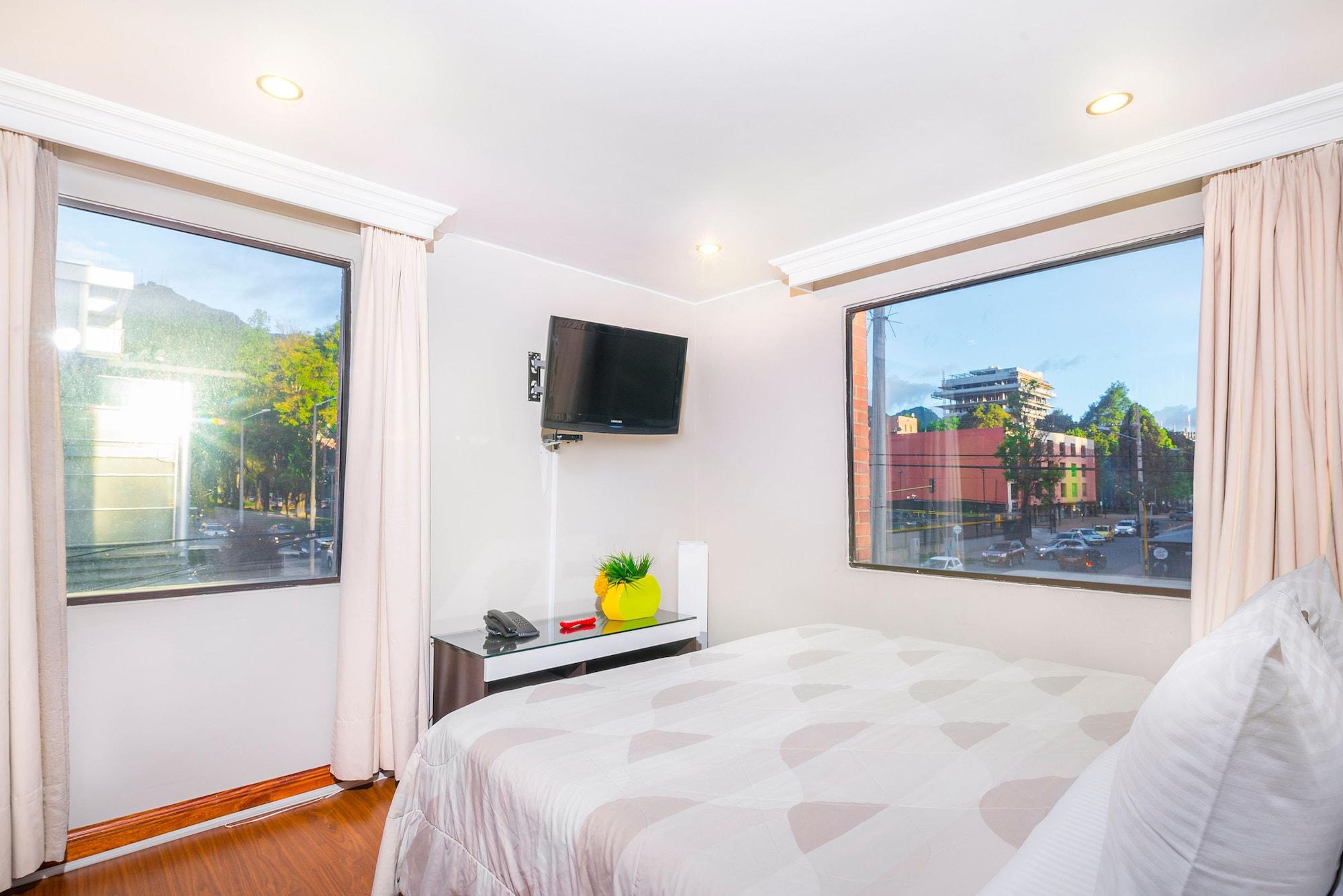 Aparthotel Lloyds Apartasuites Parque 93