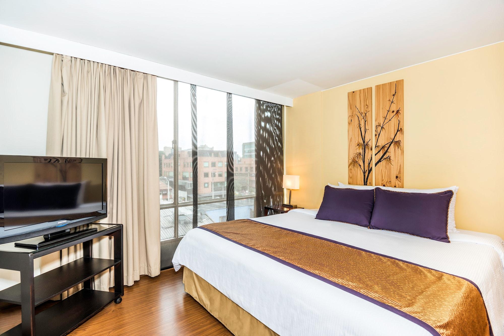 Lloyds Apartasuites Parque 93 Aparthotel