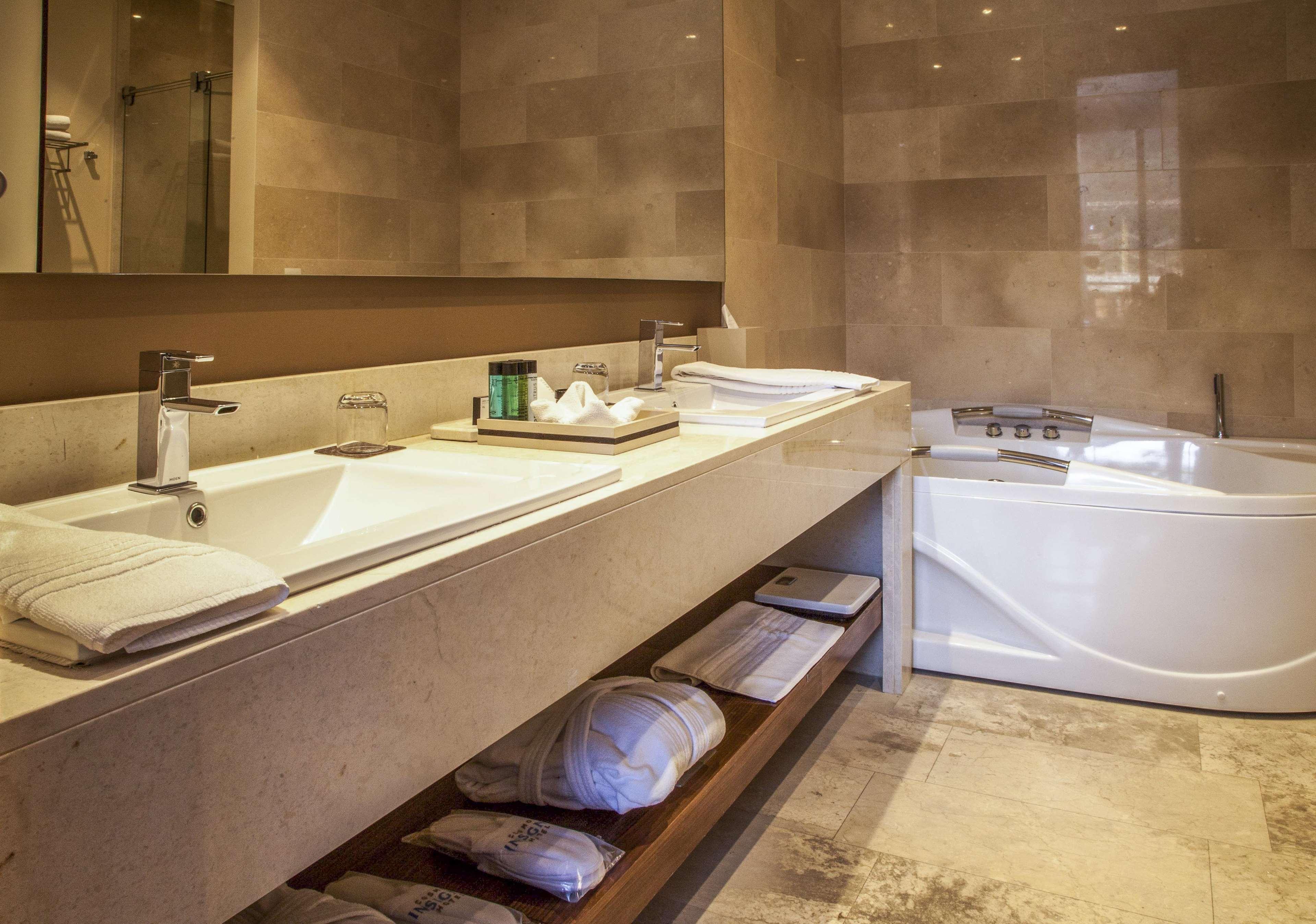 Doubletree By Hilton Parque 93