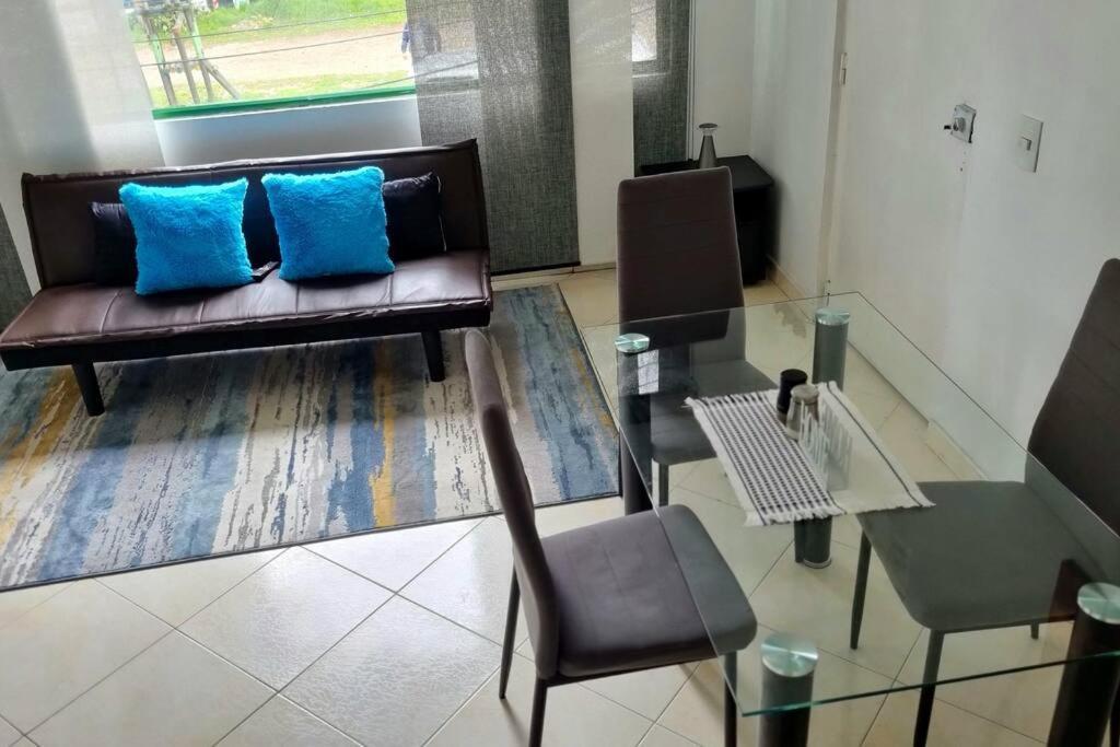Luminoso Y Confortable Apt. A 6 Minutos Del Aeropuerto El Dorado. Bogota