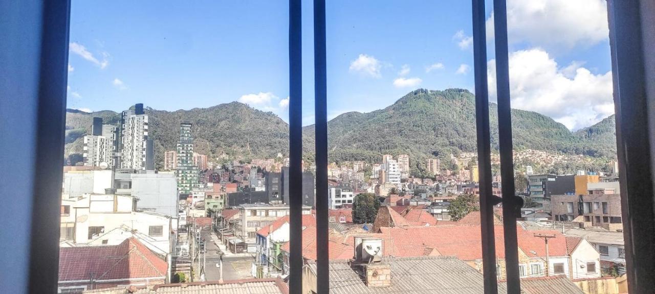 Casa de hóspedes Habitacion Con Bano Privado Chapinero *