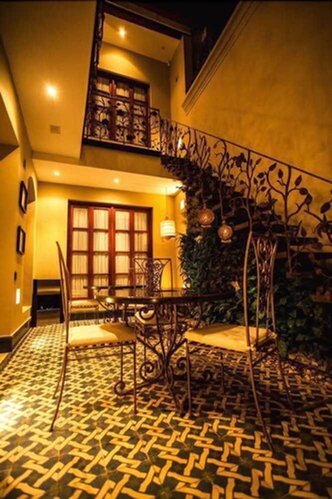 Hotel The Orchids 4*