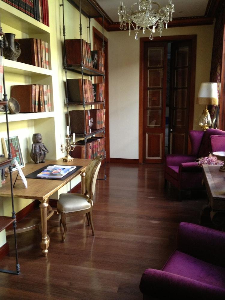 Hotel The Orchids 4*
