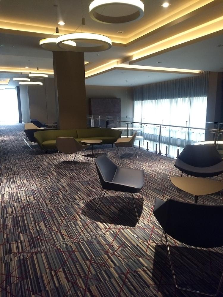 Hilton Garden Airport Hotel 4*