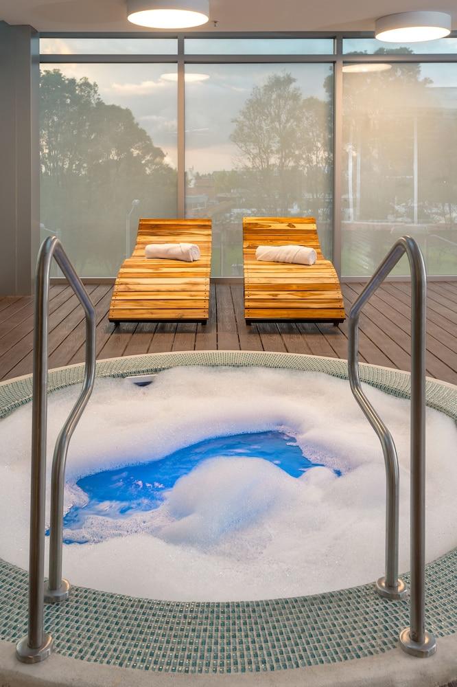 Hilton Garden Airport 4*