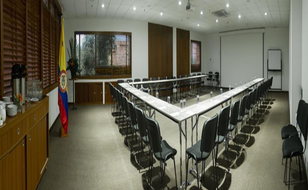 Habitel Select Hotel 3*