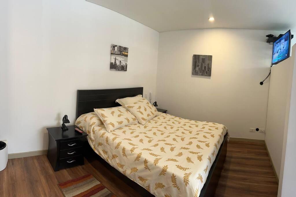 Independent In Front Business Center Apartment *