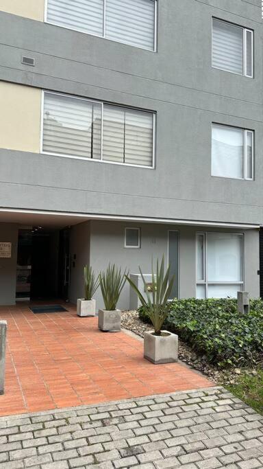 Independent In Front Business Center Apartment