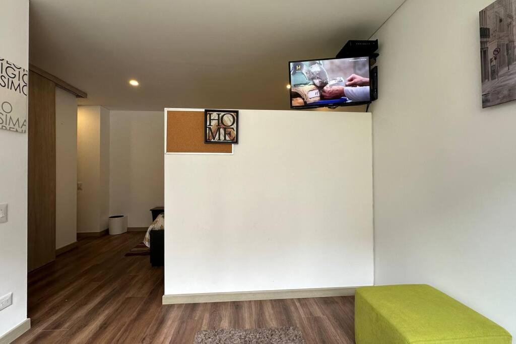 Independent In Front Business Center Apartment