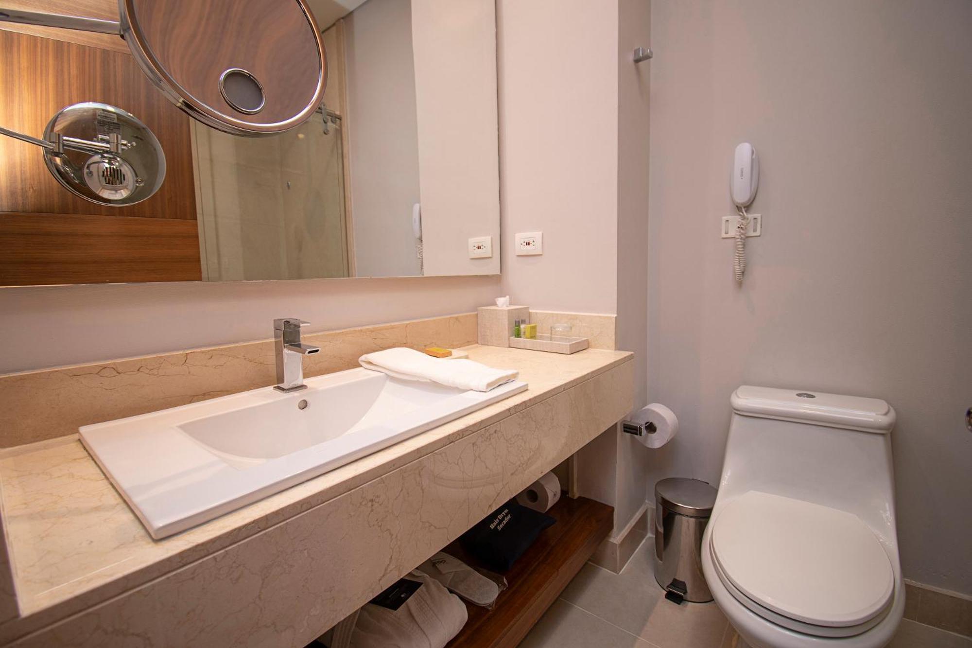 Doubletree By Hilton Parque 93 Hotel