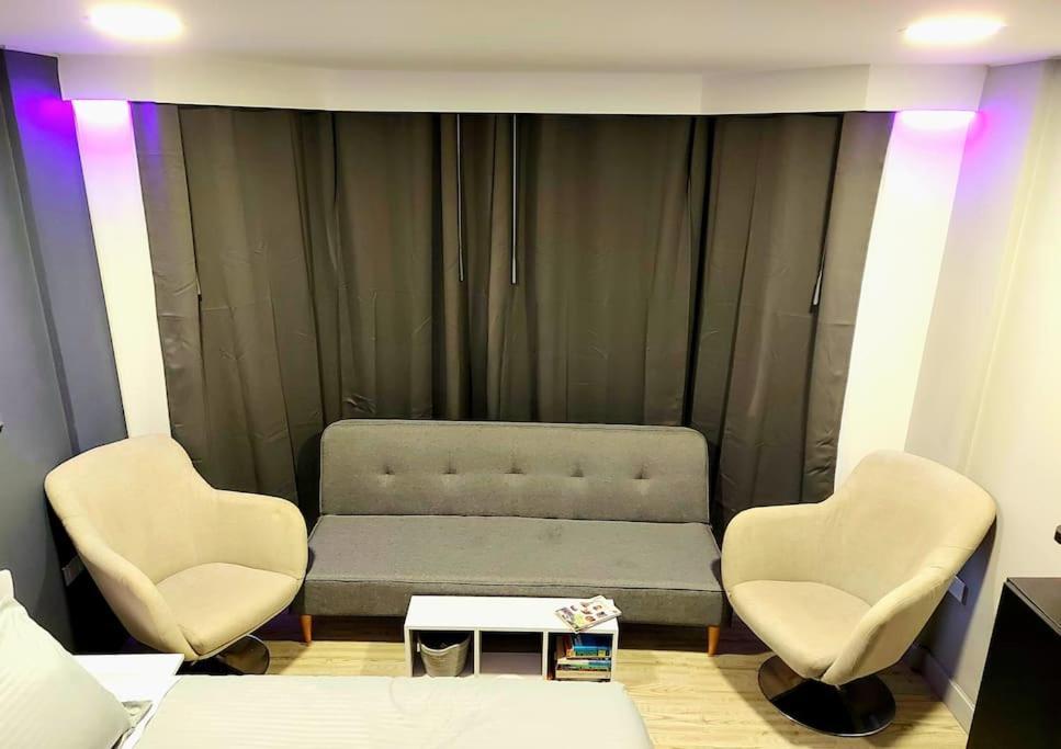 Apartment Executive Minutes From The Airport