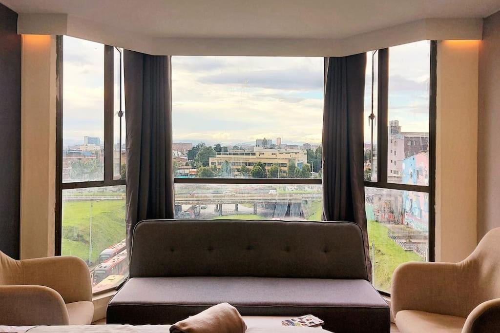 Apartment Executive Minutes From The Airport *