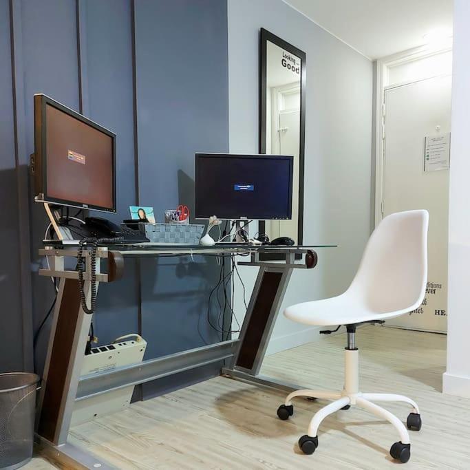 Apartment Executive Minutes From The Airport Bogota