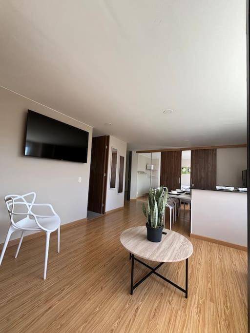 Apartment 6-1, Parque De La 93, 2