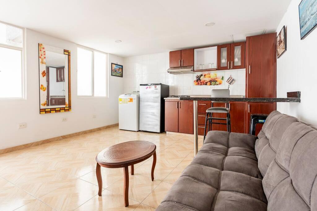 Aparta Estudio En La Capital Colombiana Apartment
