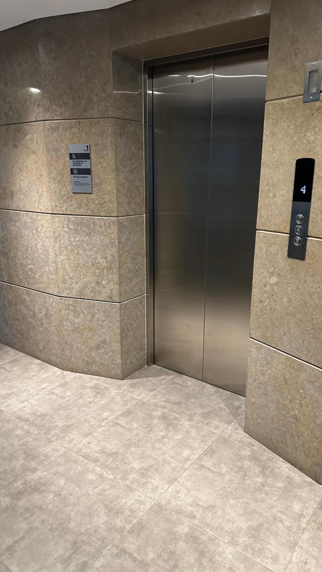 Apartment Independent In Front Business Center