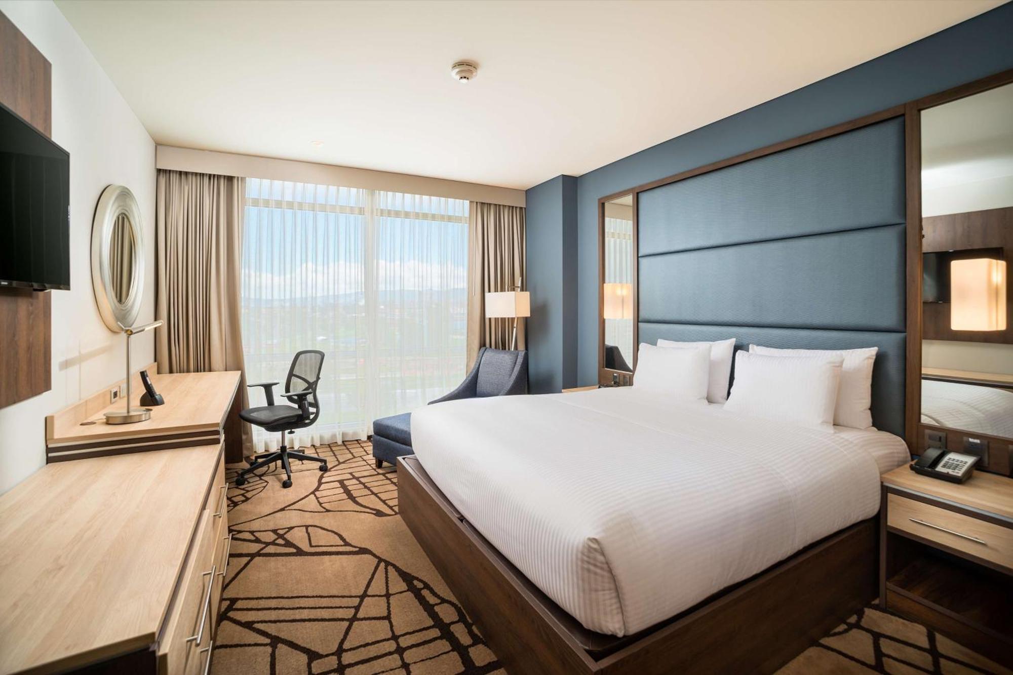 Hilton Garden Airport Hotel 4*