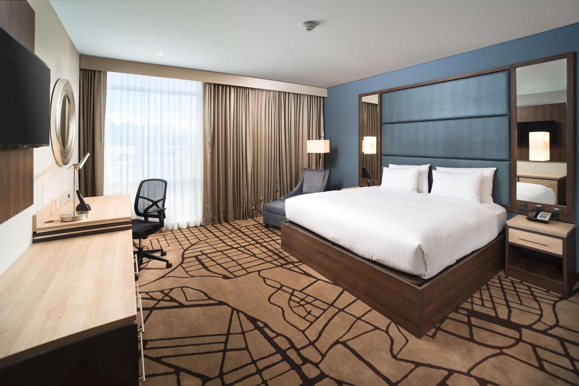 Hilton Garden Airport Hotel 4*