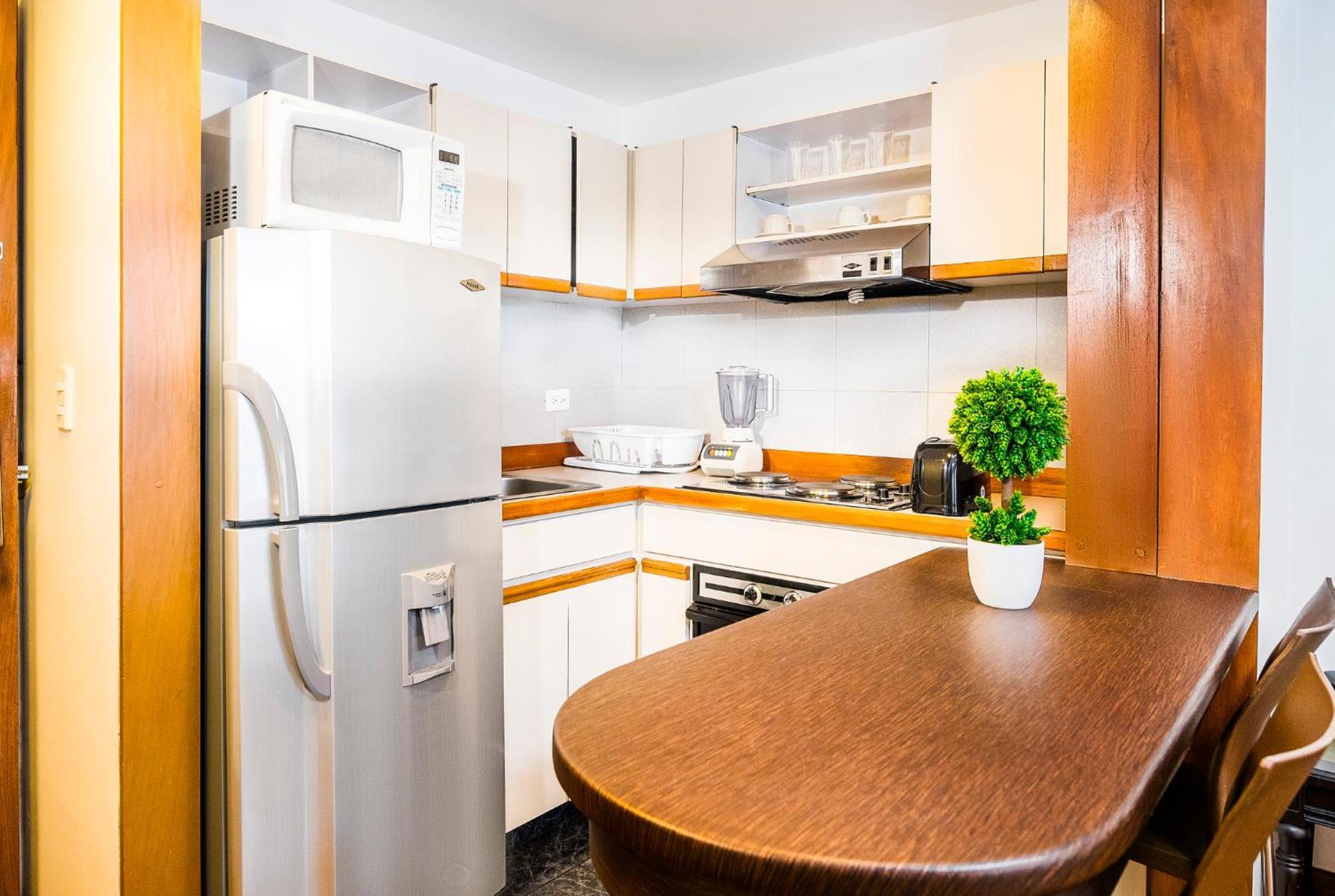 Lloyds Apartasuites Parque 93